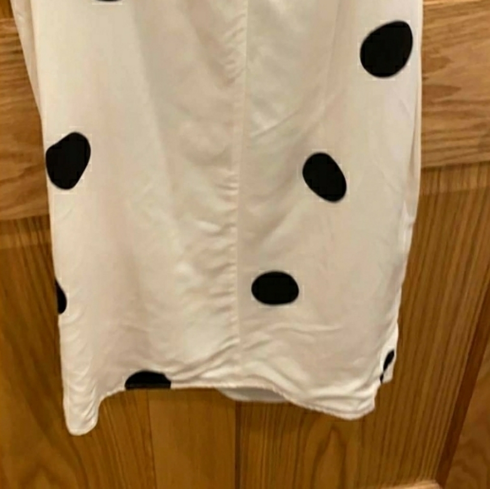 Dereh Crepe
Pleating at front
Polka-dot print - Picture 6 of 13